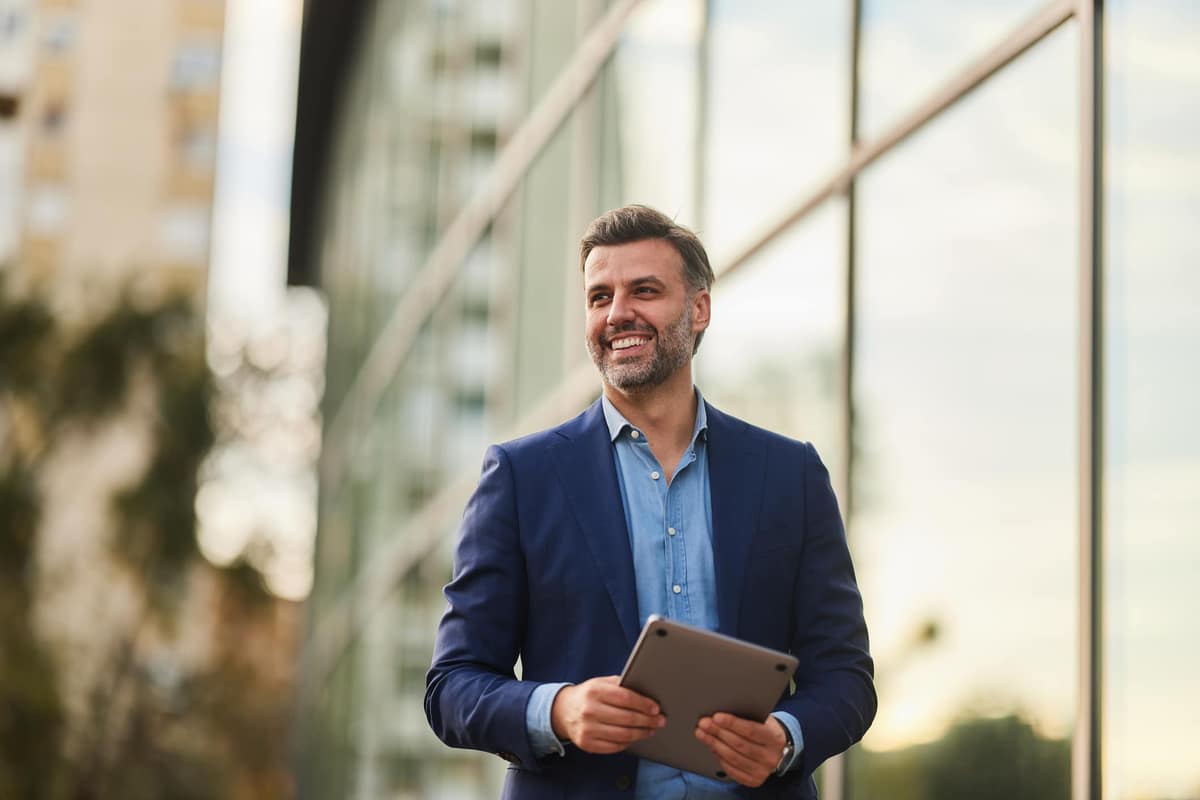 Institutional project manager in the field